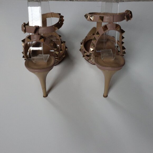 Valentino Garavani Rockstud Ankle Strap Pumps in Patent Leather Size: 39 1/2 - Picture 6 of 16